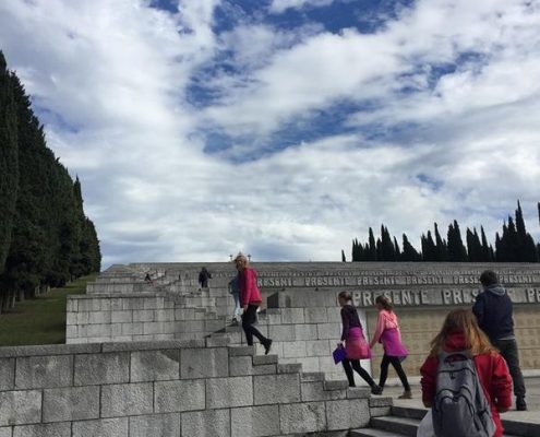 22447044_1978990599004405_185315725_n